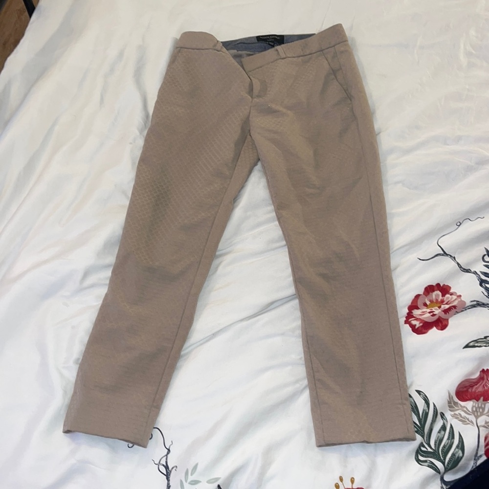 Banana republic women’s beige mid rise cropped pants